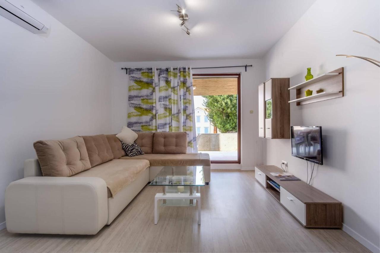 Apartment Maestral *